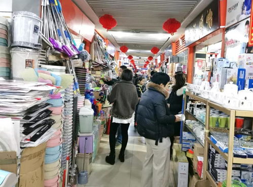 春節(jié)前奏 濟(jì)南義烏小商品批發(fā)市場(chǎng)內(nèi)外人氣爆滿,熱鬧非凡